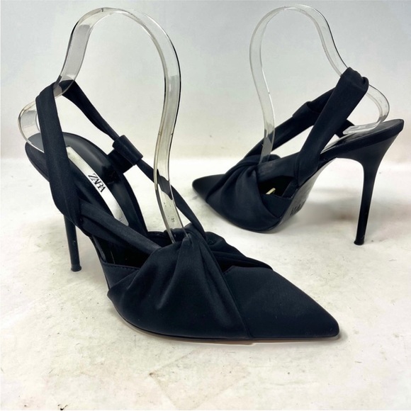 Zara Black Pointed Toe Interwoven Fabric
Pump Heels pointed Toe pumps - Picture 7 of 9